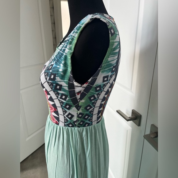 12PM by mon Ami sleeveless maxi dress size medium item 07-02 - Picture 4 of 7